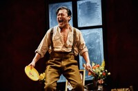 「The Silver Tassie 銀杯」より。（撮影：細野晋司）