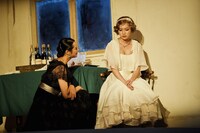 「The Silver Tassie 銀杯」より。（撮影：細野晋司）