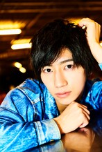 「納谷健ファースト写真集 Take Me」（主婦と生活社）より。