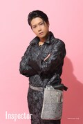 「『Like A』room［002］」ビジュアルより、SHUN扮するインスペクター。