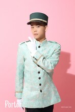 今井稜扮するポーター。