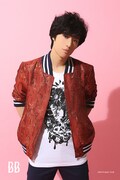 「『Like A』room［002］」ビジュアルより、辻凌志朗扮するBB（ビービー）。