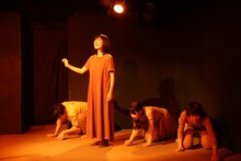 ピンク・リバティ 第4回公演「夕焼かれる」より。（撮影：佐藤祐紀）