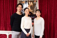 記者懇親会より、左から柄本弾、川島麻実子、斎藤友佳理。（Photo by Shoko Matsuhashi）