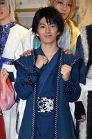 舞台「暁のヨナ～緋色の宿命編～」囲み取材より、矢部昌暉（DISH//）。