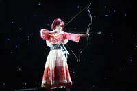 舞台「暁のヨナ～緋色の宿命編～」公開ゲネプロより、生駒里奈演じるヨナ。