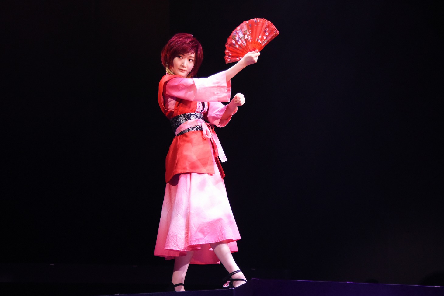 生駒里奈演じるヨナ。