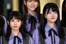 前列左から与田祐希（乃木坂46）、久保史緒里（乃木坂46）。