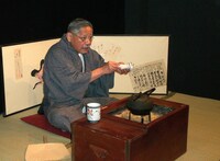 過去に上演された「四畳半襖の下張り」より。