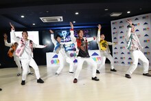 「Beautiful Monday」を披露するBeat Buddy Boi。