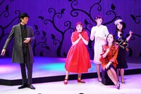 砂岡事務所プロデュース 音楽劇「Love's Labour's Lost」より。