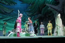 劇団仲間「森は生きている」過去公演より。