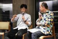 左から相模友士郎、細馬宏通氏。