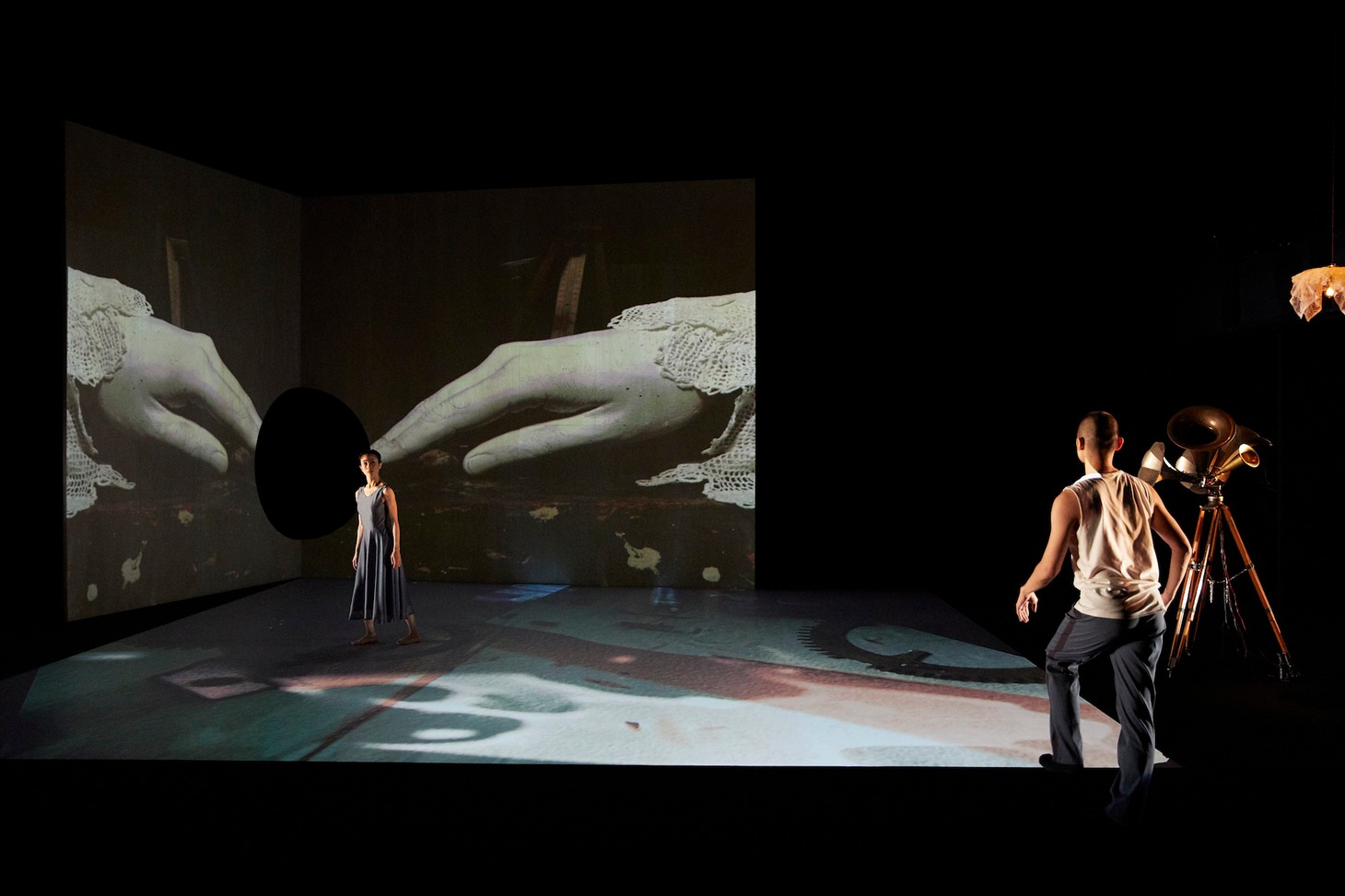 さわひらき×島地保武「silts-シルツ-」より。(C)Yumiko Inoue