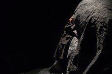 芸劇dance 田中泯「―オドリに惚れちゃって！― 『形の冒険』」より。(c)Yoshie Tominaga