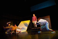 範宙遊泳「#禁じられたた遊び」より。（撮影：鈴木竜一朗）