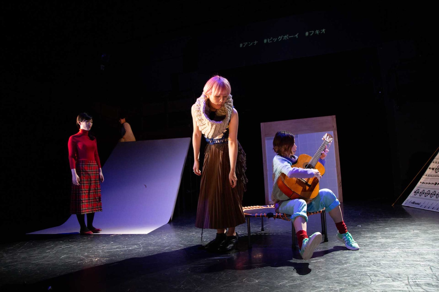 範宙遊泳「#禁じられたた遊び」より。（撮影：鈴木竜一朗）