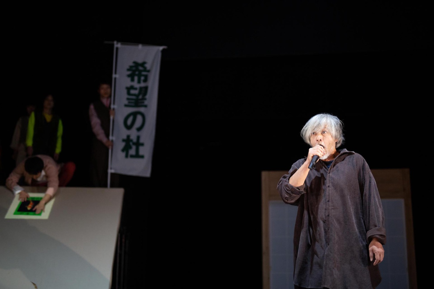 範宙遊泳「#禁じられたた遊び」より。（撮影：鈴木竜一朗）