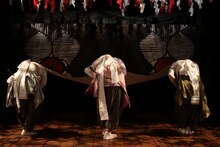 烏丸ストロークロックと祭「祝・祝日」より。（撮影：相沢由介）