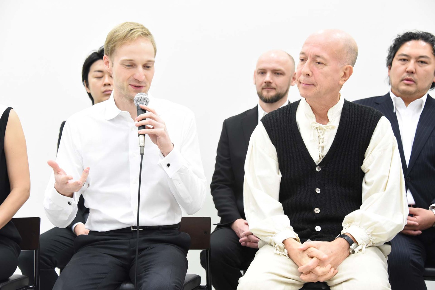 左からヴィタリ・ユシュマノフ、井上道義。