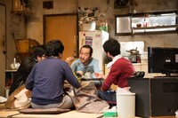 庭劇団ペニノ「『笑顔の砦』RE-CREATION」城崎公演より。（写真提供：城崎国際アートセンター、撮影：igaki photo studio）