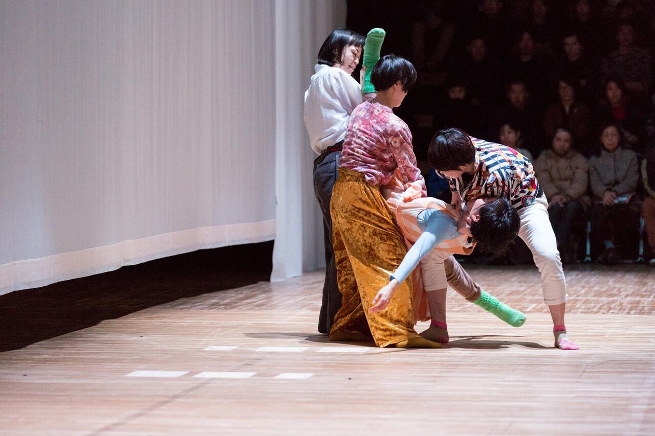 筒井潤が4人のダンサーと創作「破壊の子ら」が京都・春秋座で