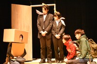 コトリ会議「しずかミラクル」より。（撮影：竹内桃子）