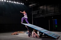 第17回AAF戯曲賞受賞記念公演「シティIII」より。（提供：愛知県芸術劇場 / 撮影：羽鳥直志）