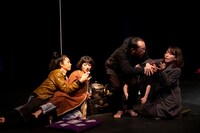 第17回AAF戯曲賞受賞記念公演「シティIII」より。（提供：愛知県芸術劇場 / 撮影：羽鳥直志）