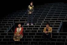 iaku「逢いにいくの、雨だけど」より。（撮影：木村洋一）