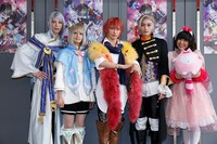 「歌劇派ステージ『ダメプリ』ダメ王子 VS 完璧王子（パーフェクトガイ）」の出演者。左からクロム役の汐崎アイル、リュゼ役の大見拓土、ナレク役の滝澤諒、ルオーシュ役の徳山秀典、グリまる役の齋藤彩夏。