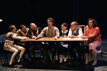 「現代演劇シリーズ―岩井秀人構成・演出『ワレワレのモロモロ ジュヌビリエ編』」より。(c)KOS-CREA（写真提供：国際交流基金）