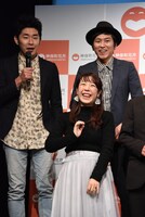 前列中央から時計回りにから山田佳奈、池田一真と村上純（しずる）。
