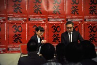 松尾スズキトークショーより。左から徳永京子、松尾スズキ。