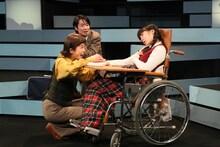 文学座12月アトリエの会「ジョー・エッグ」より。（撮影：宮川舞子）