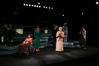 文学座12月アトリエの会「ジョー・エッグ」より。（撮影：宮川舞子）