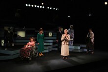 文学座12月アトリエの会「ジョー・エッグ」より。（撮影：宮川舞子）