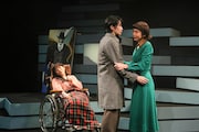 文学座12月アトリエの会「ジョー・エッグ」より。(撮影:宮川舞子)