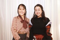 左から濱田めぐみ、浅田真央。