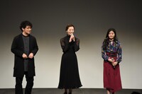 左から末満健一、壮一帆、田村芽実。