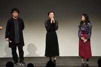 左から末満健一、壮一帆、田村芽実。