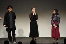 左から末満健一、壮一帆、田村芽実。