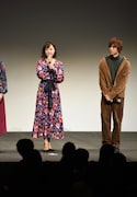 左から愛加あゆ、三津谷亮。