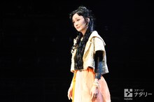 南果歩演じるイオカステ。