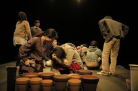 ロームシアター京都×京都芸術センター U35創造支援プログラム“KIPPU” ブルーエゴナク「sad」より。（撮影：堀川高志 / KUTOWANS STUDIO）