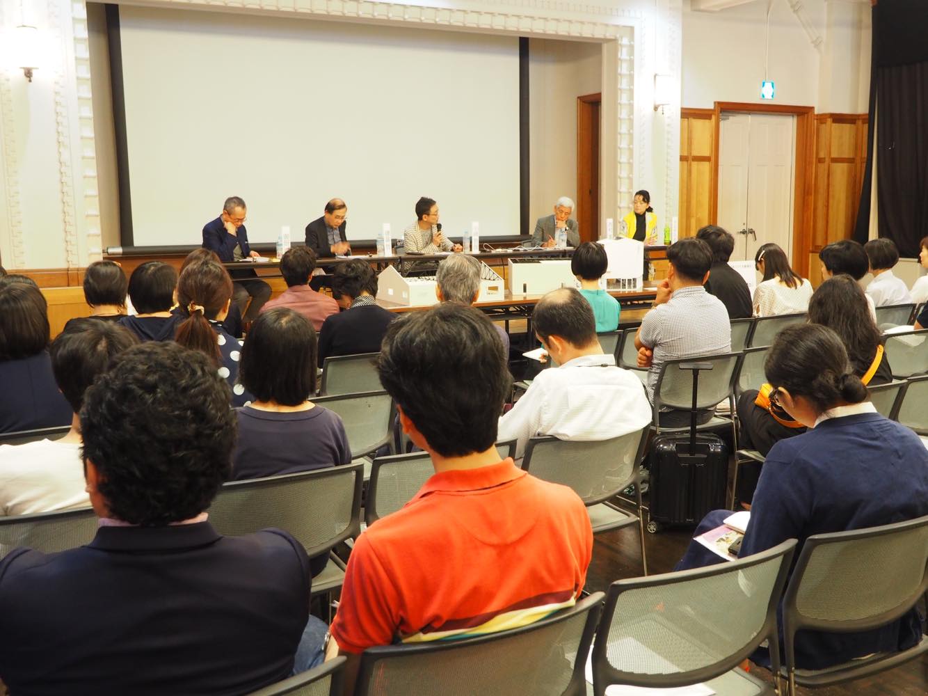 Theatre E9 Kyotoオープンリサーチプロジェクト「民間劇場にとっての公共性」第3回「政治哲学経済と劇場」の様子。