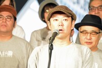 松尾スズキ＋大人計画 30周年イベント「30祭（SANJUSSAI）」オープニングセレモニーの様子。阿部サダヲ。