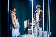 東京夜光「世界の終わりで目をつむる」より。（撮影：林亮太）