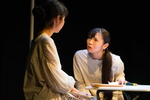 東京夜光「世界の終わりで目をつむる」より。（撮影：林亮太）