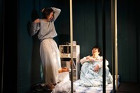 東京夜光「世界の終わりで目をつむる」より。（撮影：林亮太）